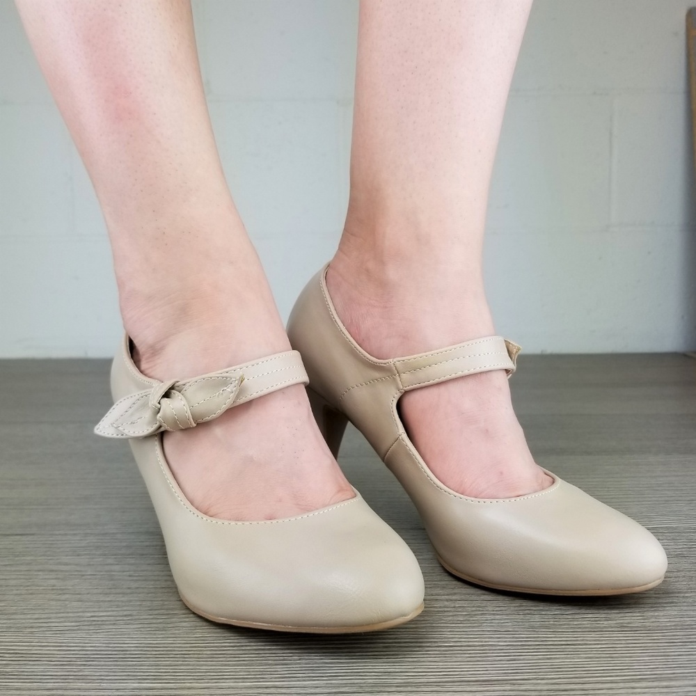 Closed Toe Low Mid Heel Bow Strap Dress Pump - Picture 3 of 8